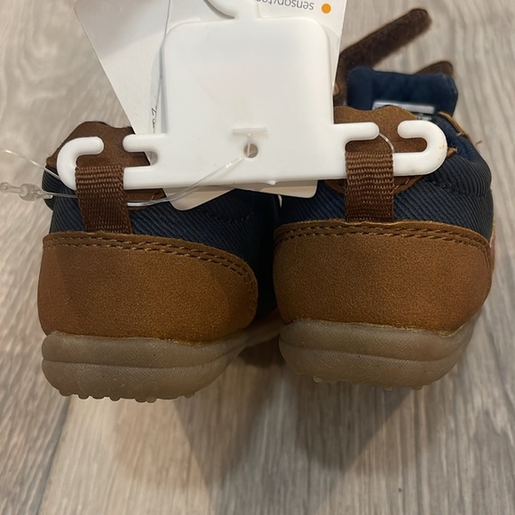 NWT Carter’s Walking Brown “Every Step” Sneakers Size 2 - Picture 7 of 13